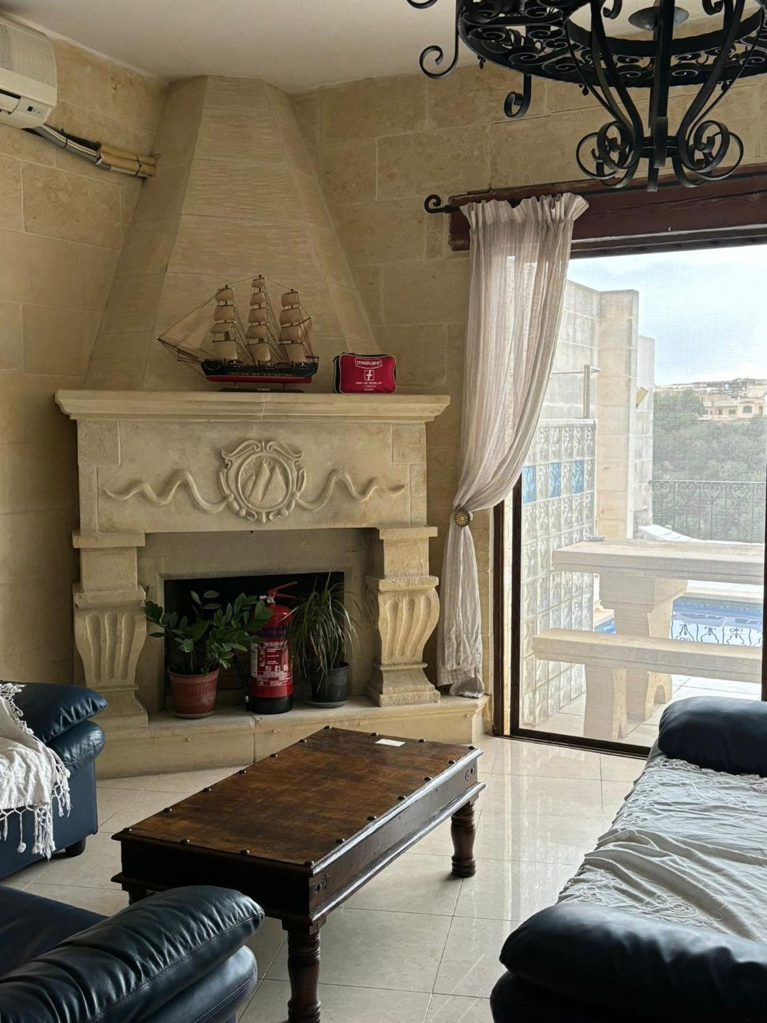 Sunny Gozo Getaway Pool & Easy Check-In Acomodação com café da manhã Ghajn il-Kbira  Exterior foto